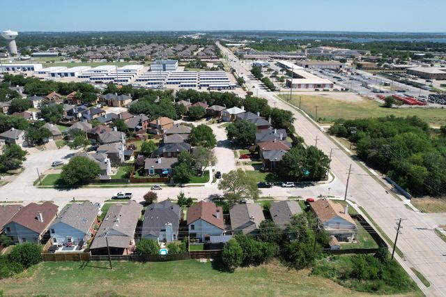 1308 Daffodil Lane, Lewisville, TX 75077