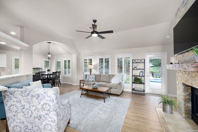1328 DIME BOX CIR, New Braunfels, TX 78130