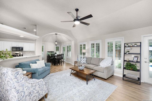 1328 DIME BOX CIR, New Braunfels, TX 78130