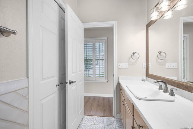 1328 DIME BOX CIR, New Braunfels, TX 78130