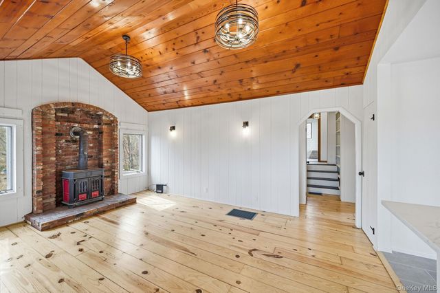 37 Blueberry Hill, Greenwood Lake, NY 10925