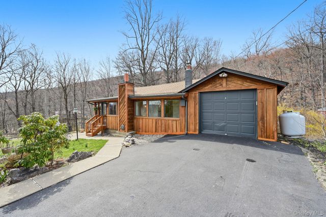 37 Blueberry Hill, Greenwood Lake, NY 10925