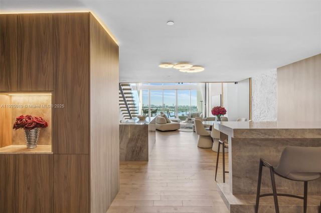 1040 Biscayne Blvd 1403, Miami, FL 33132