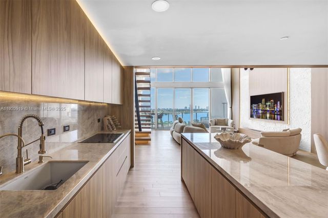 1040 Biscayne Blvd 1403, Miami, FL 33132