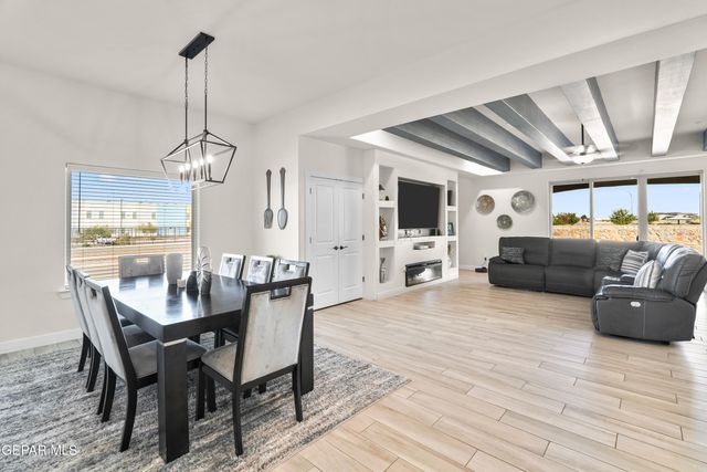 300 SAMUEL VISTA Street, Horizon City, TX 79928