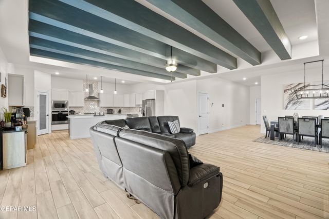 300 SAMUEL VISTA Street, Horizon City, TX 79928