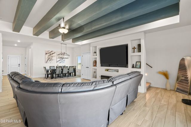 300 SAMUEL VISTA Street, Horizon City, TX 79928