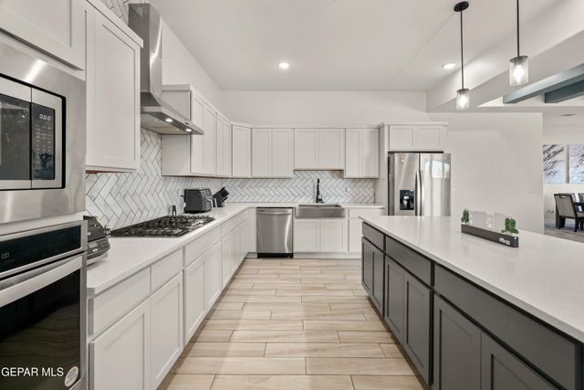 300 SAMUEL VISTA Street, Horizon City, TX 79928