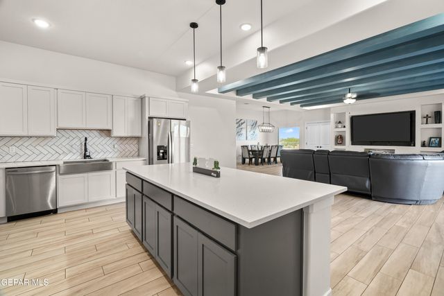 300 SAMUEL VISTA Street, Horizon City, TX 79928