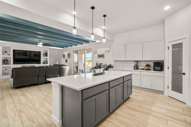 300 SAMUEL VISTA Street, Horizon City, TX 79928