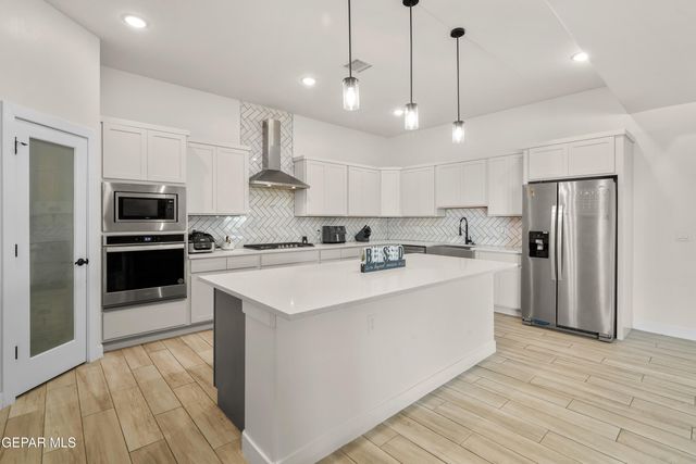 300 SAMUEL VISTA Street, Horizon City, TX 79928