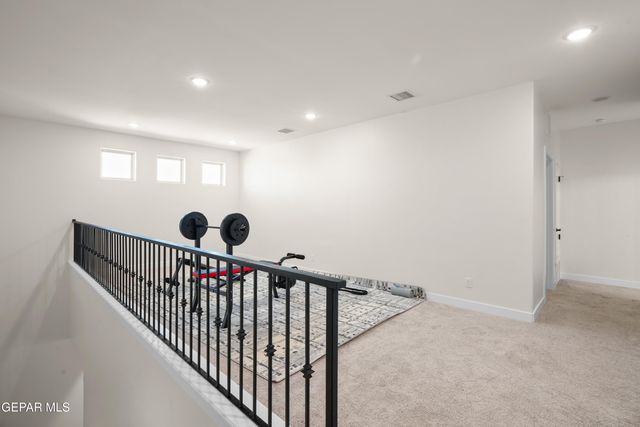 300 SAMUEL VISTA Street, Horizon City, TX 79928