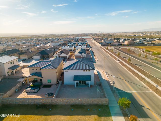300 SAMUEL VISTA Street, Horizon City, TX 79928