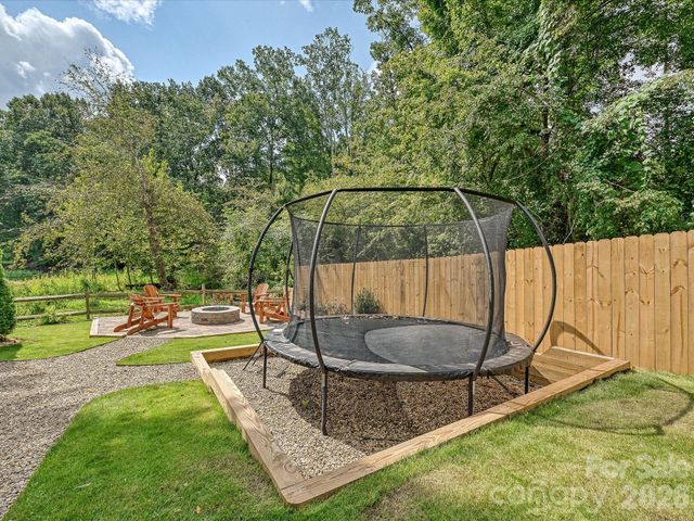 513 Paradise Circle, Belmont, NC 28012