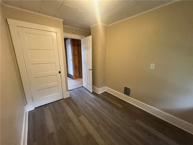 1127 Maplewood Ave, Ambridge, PA 15003