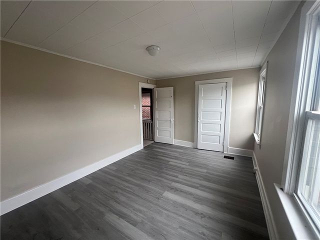 1127 Maplewood Ave, Ambridge, PA 15003
