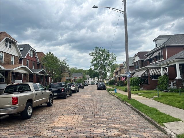 1127 Maplewood Ave, Ambridge, PA 15003