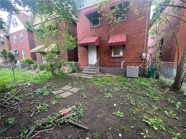 1127 Maplewood Ave, Ambridge, PA 15003