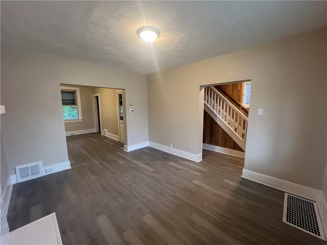 1127 Maplewood Ave, Ambridge, PA 15003