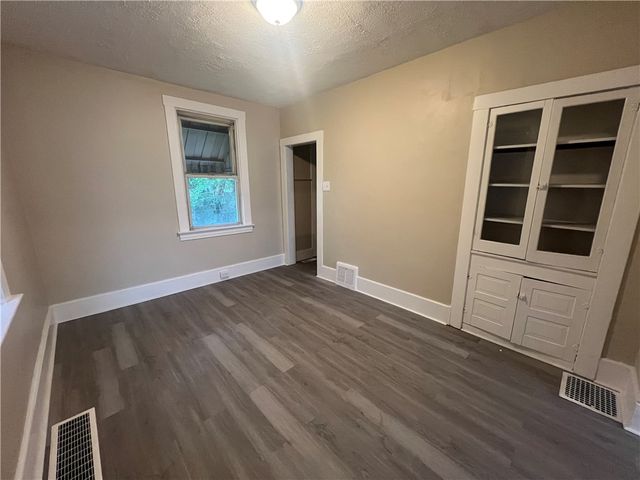 1127 Maplewood Ave, Ambridge, PA 15003