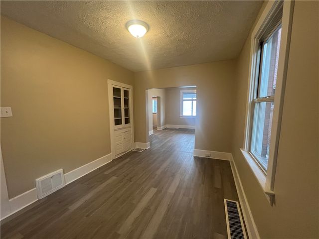 1127 Maplewood Ave, Ambridge, PA 15003