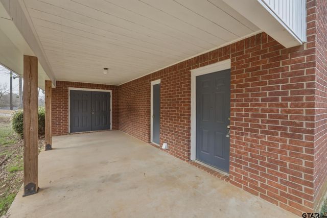3075 E Lake Dr, Gladewater, TX 75647