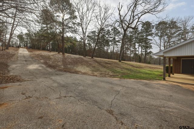 3075 E Lake Dr, Gladewater, TX 75647