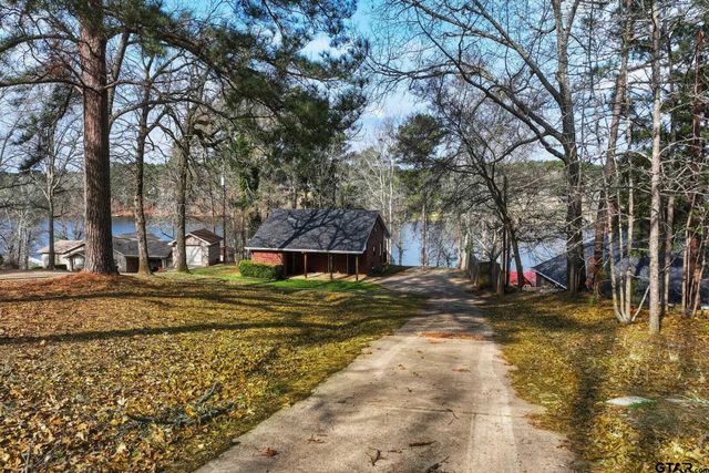 3075 E Lake Dr, Gladewater, TX 75647