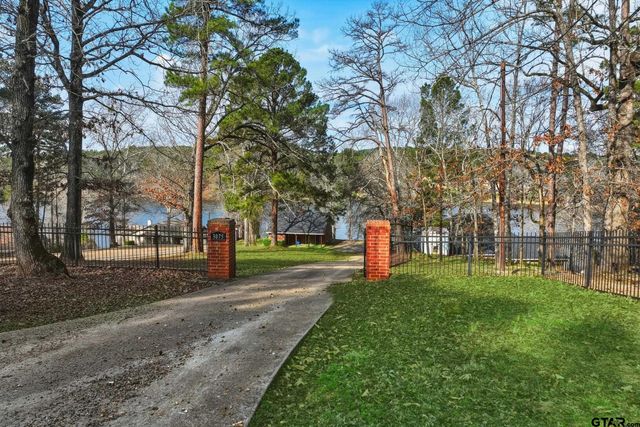3075 E Lake Dr, Gladewater, TX 75647
