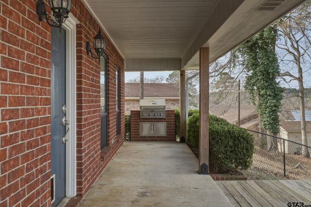 3075 E Lake Dr, Gladewater, TX 75647