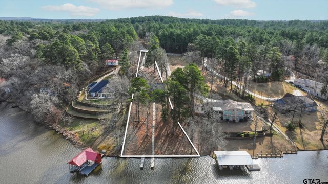 3075 E Lake Dr, Gladewater, TX 75647
