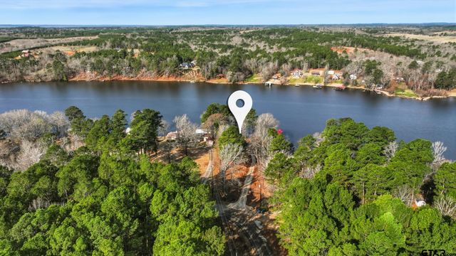 3075 E Lake Dr, Gladewater, TX 75647