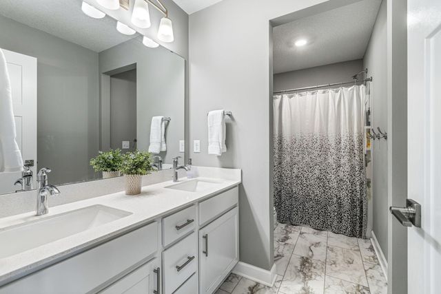 20490 Ginger Court, Lakeville, MN 55044