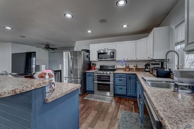 603 CARDINAL DR, Box Elder, SD 57719