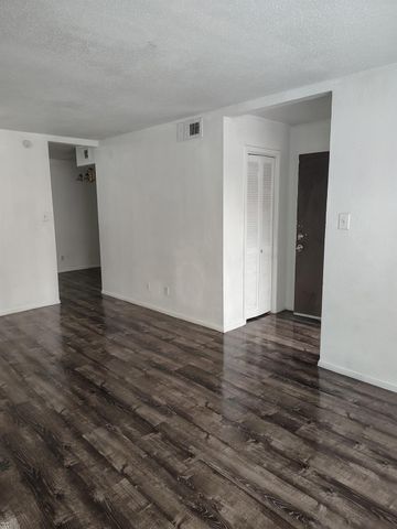 6200 W Tidwell Road 1004, Houston, TX 77092