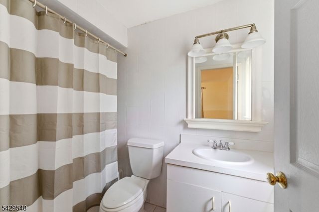 767 Kingsland Ave, Ridgefield Boro, NJ 07657