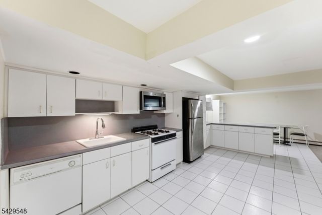767 Kingsland Ave, Ridgefield Boro, NJ 07657