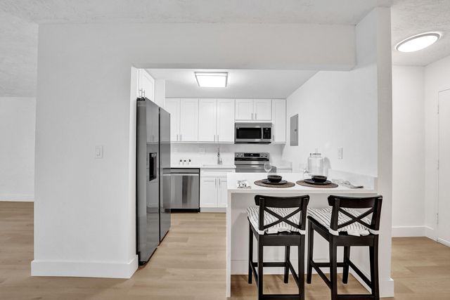 7300 NW 17th Street 305, Plantation, FL 33313