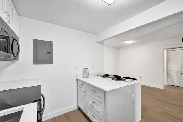 7300 NW 17th Street 305, Plantation, FL 33313