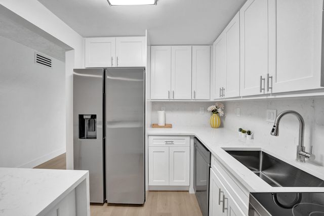 7300 NW 17th Street 305, Plantation, FL 33313