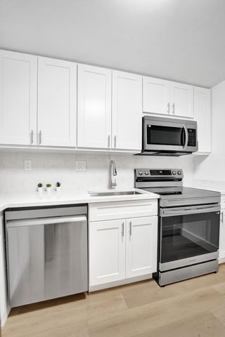 7300 NW 17th Street 305, Plantation, FL 33313