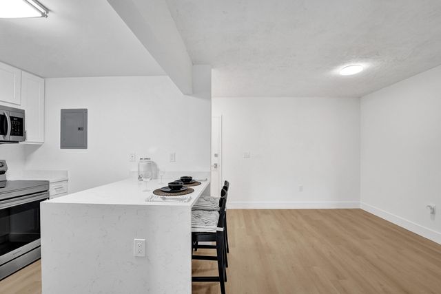 7300 NW 17th Street 305, Plantation, FL 33313