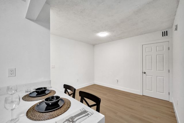 7300 NW 17th Street 305, Plantation, FL 33313