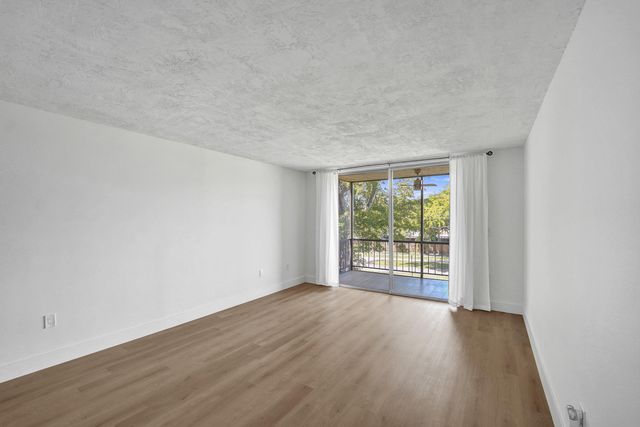 7300 NW 17th Street 305, Plantation, FL 33313