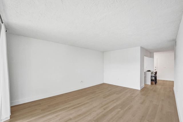 7300 NW 17th Street 305, Plantation, FL 33313