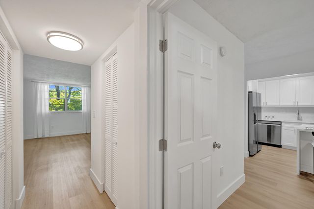 7300 NW 17th Street 305, Plantation, FL 33313