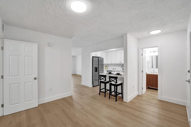 7300 NW 17th Street 305, Plantation, FL 33313