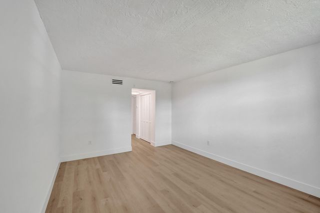 7300 NW 17th Street 305, Plantation, FL 33313