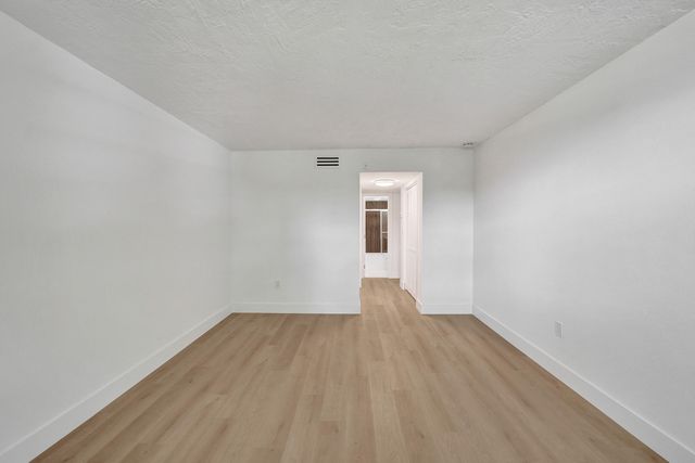 7300 NW 17th Street 305, Plantation, FL 33313