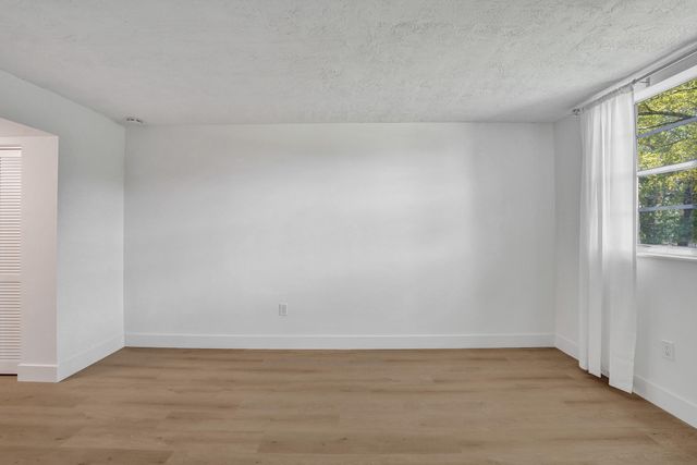 7300 NW 17th Street 305, Plantation, FL 33313